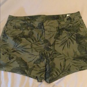 Army green leafy shorts